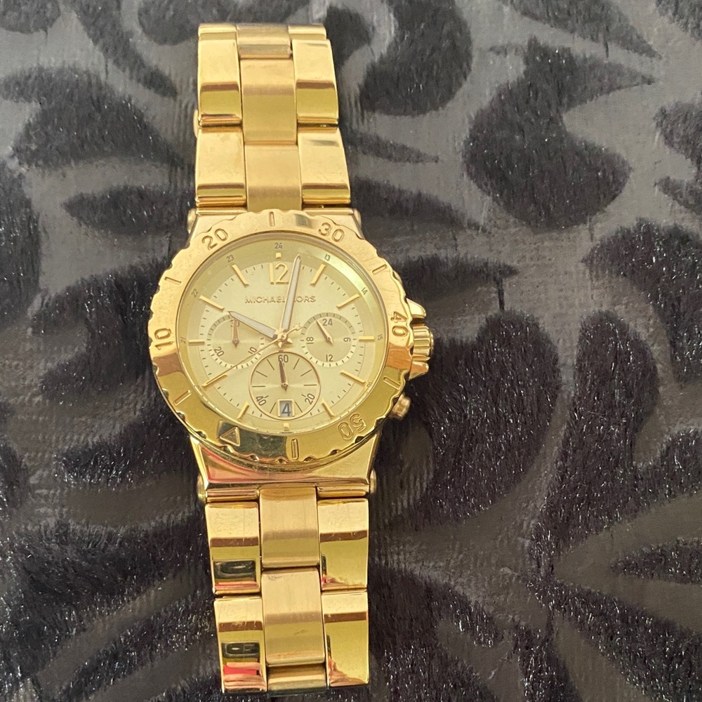 Michael Kors Gold-Tone Chronograph Bracelet Watch - Shiny Gold Finish😻❤️‍🔥🍒